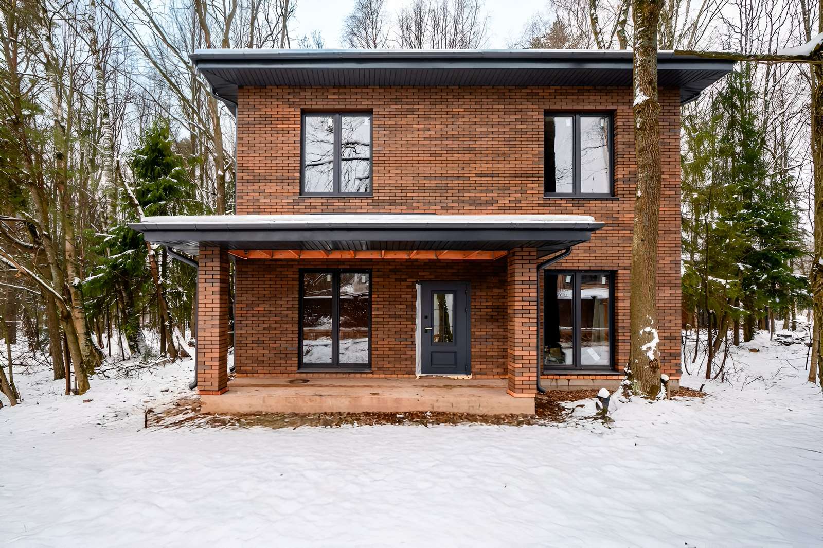 Двухэтажный дом из кирпича площадью 180 м2